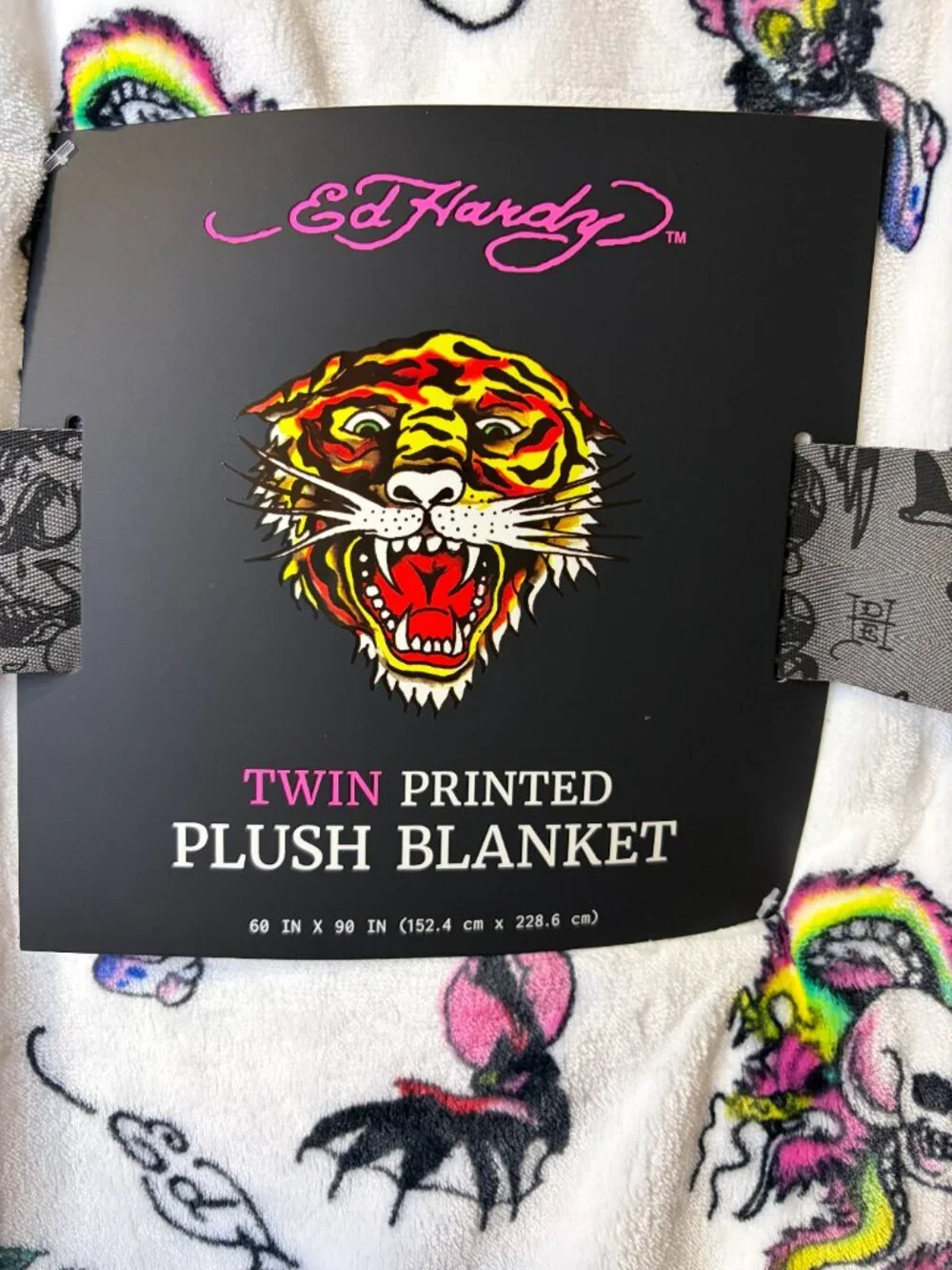 Ed Hardy Twin Plush Blanket Skull Heart Tattoo White 60x90 NWT